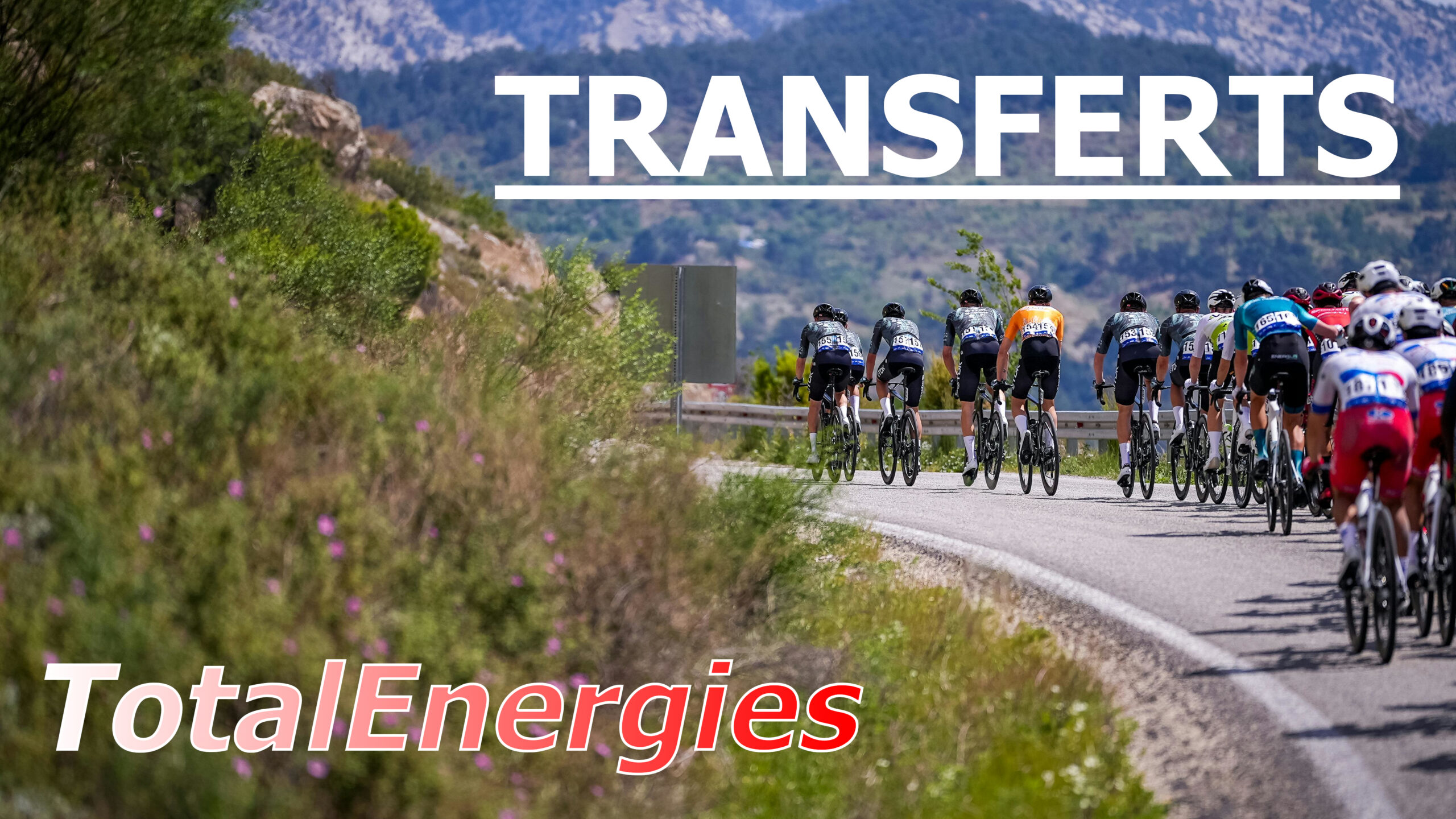 Transferts TotalEnergies, peloton cycliste dans la montagne